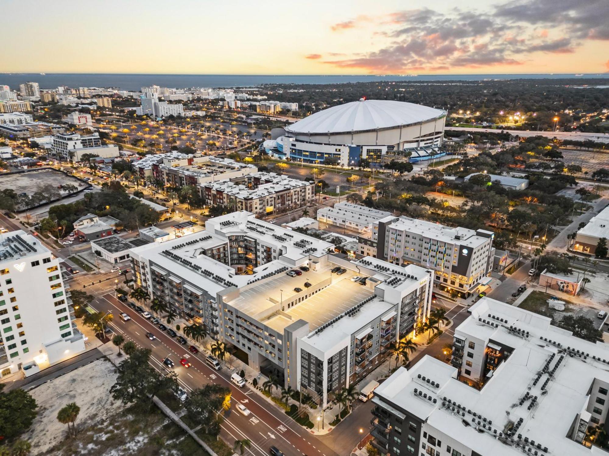 Tropicana Field 1 Bed In Downtown St Pete With Free Parking เซนต์ปีเตอร์สเบิร์ก ภายนอก รูปภาพ